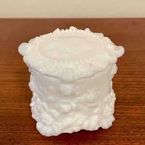Vintage Round Fostoria Jenny Lind White Milk Glass Milkglass Trinket Box EUC 2”